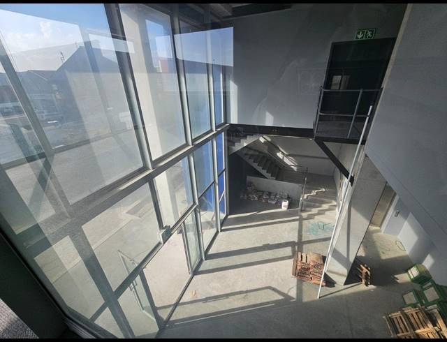 688M² OFFICE TO LET IN PAARDEN EILAND